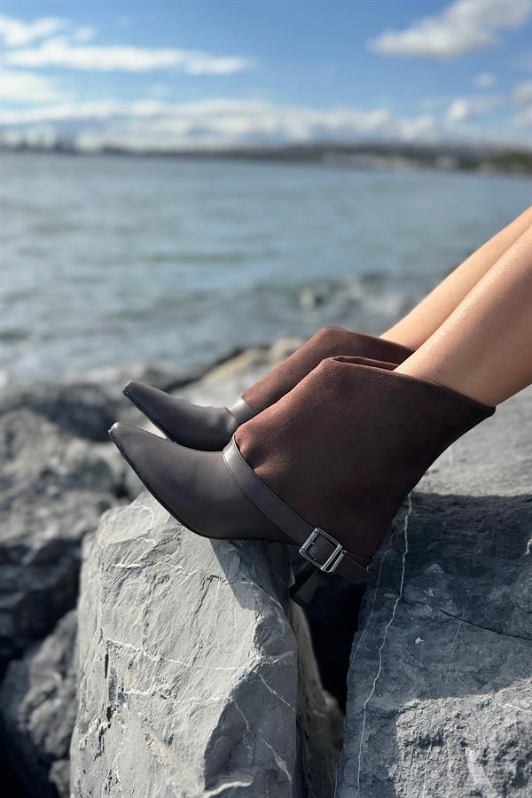 Mikron Acı Kahve Cilt Kemer Detaylı Kadın Topuklu Bot