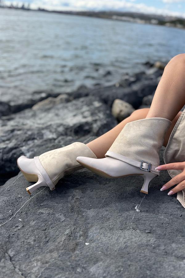 Mikron Bej Cilt Kemer Detaylı Kadın Topuklu Bot