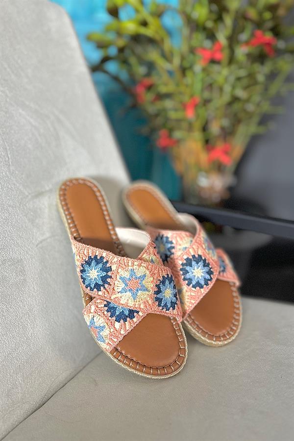 Milk Pembe Çapraz Desen Detaylı Hasır Kadın Terlik