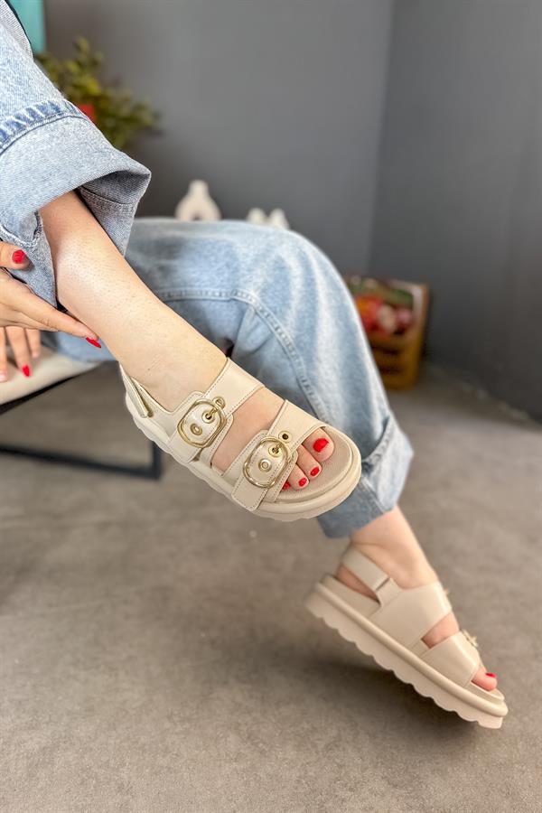 Mui Bej Çift Toka Detaylı Kadın Sandalet