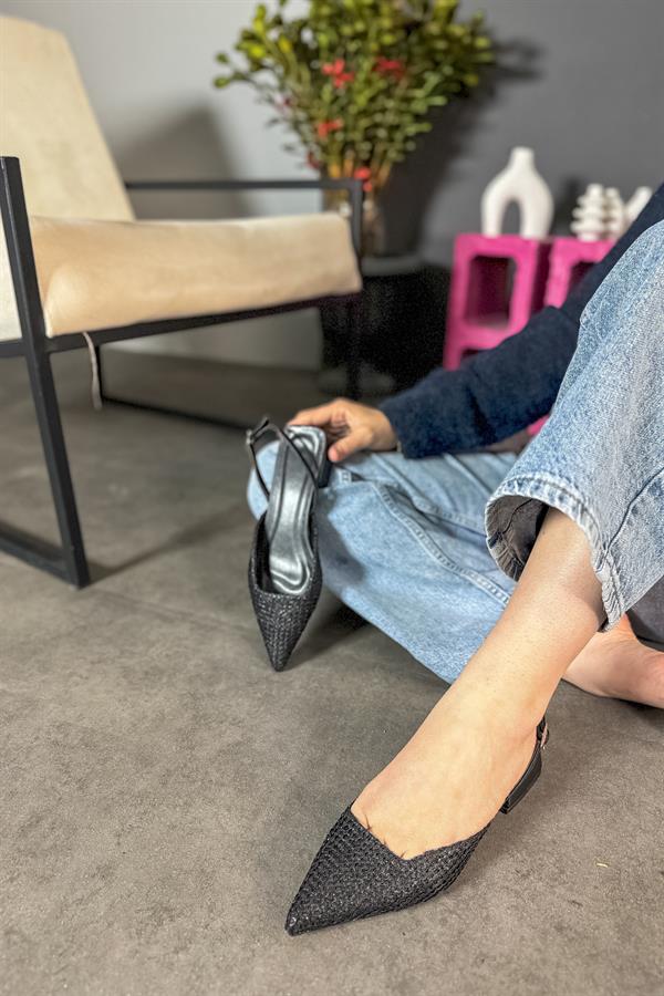 Nava Siyah Hasır Detaylı Kadın Babet