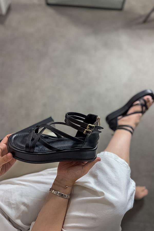 Noor Siyah Biye Kafes Detaylı Kadın Sandalet