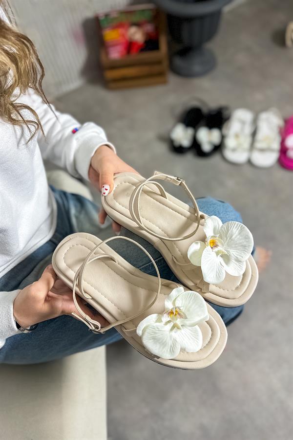 Oils Bej Çiçek Detaylı Kadın Sandalet