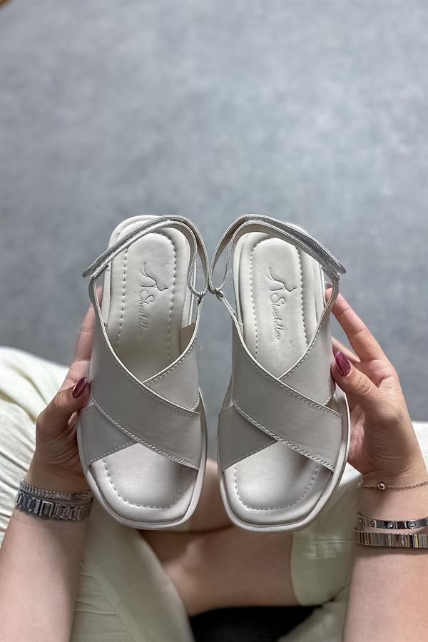 Pami Bej Çapraz Detaylı Kadın Sandalet