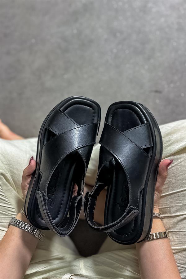 Pami Siyah Çapraz Detaylı Kadın Sandalet