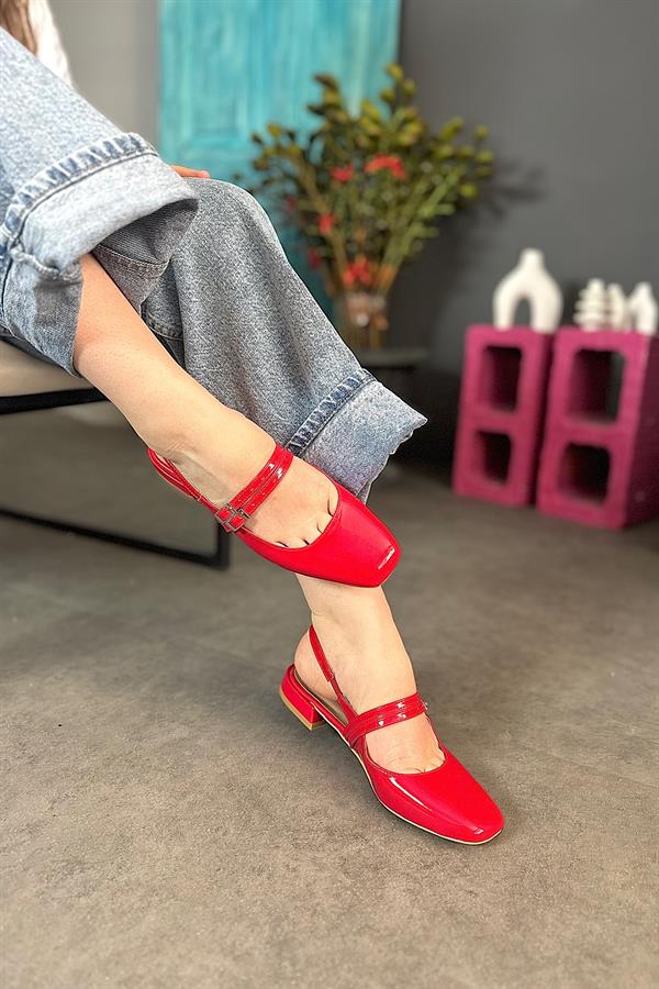 Paxon Kırmızı Rugan Çift Toka Detaylı Kadın Babet