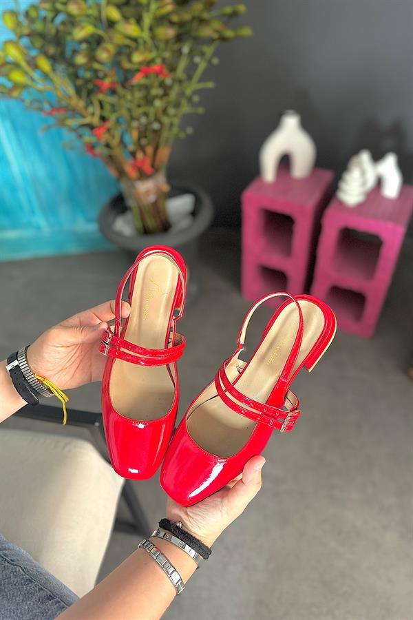 Paxon Kırmızı Rugan Çift Toka Detaylı Kadın Babet