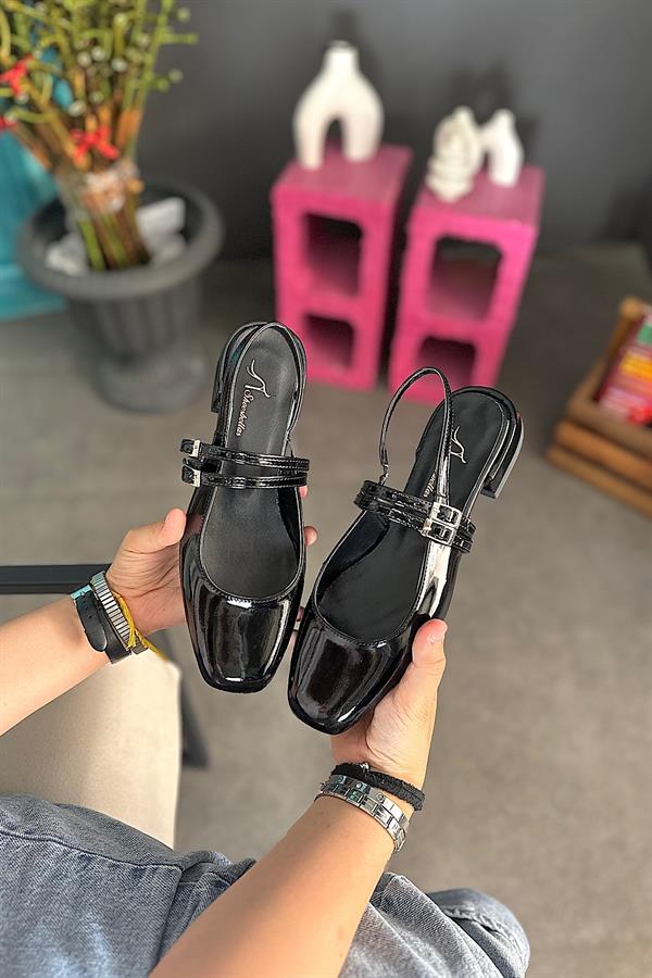 Paxon Siyah Rugan Çift Toka Detaylı Kadın Babet