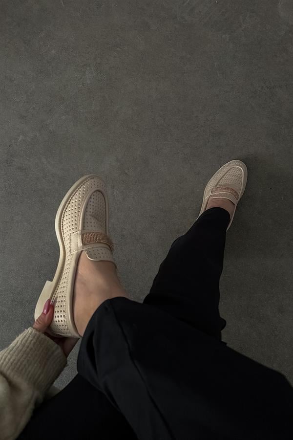 Pensa Bej Cılt Delık Detaylı Taşlı Kadın Loafer Ayakkabı