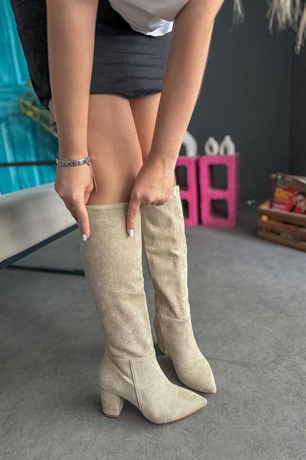 Petto Bej Süet Fermuar Detaylı Kadın Topuklu Çizme