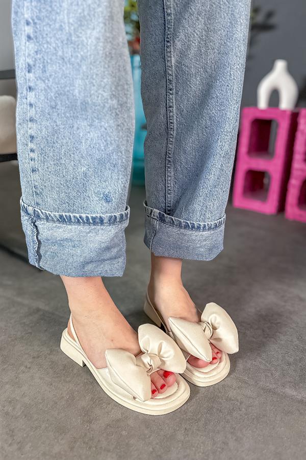 Pinky Bej Fiyonk Detaylı Kadın Biyeli Sandalet