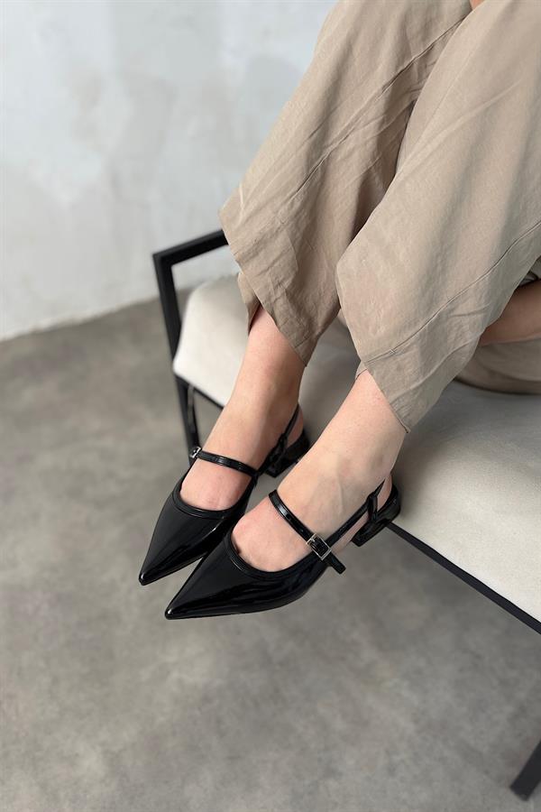 Plen Siyah Rugan Biye Detaylı Kadın Babet