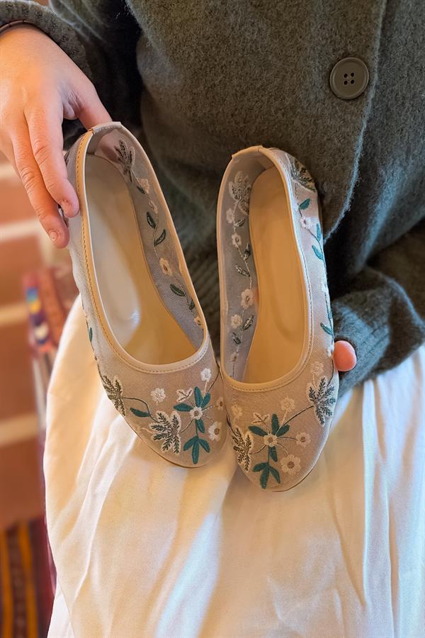 Press Bej Nakış İşleme Detaylı Kadın Babet