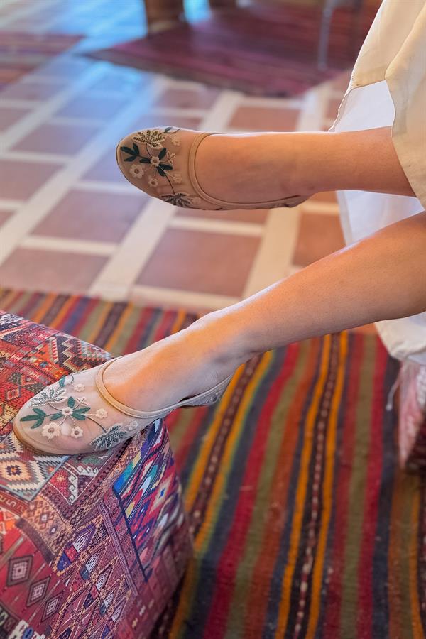 Press Bej Nakış İşleme Detaylı Kadın Babet