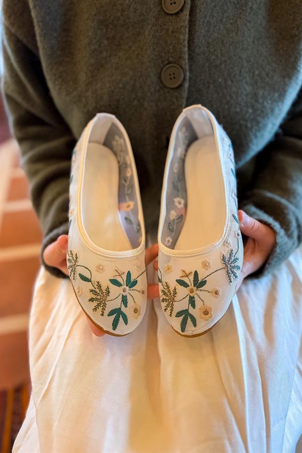 Press Beyaz Nakış İşleme Detaylı Kadın Babet