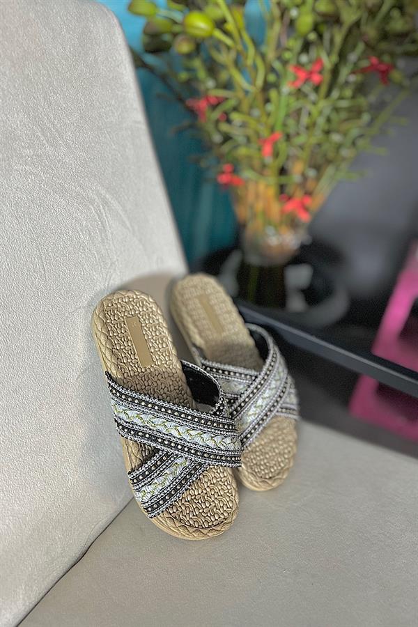 Riri Füme Çapraz Taş Detaylı Hasır Kadın Terlik