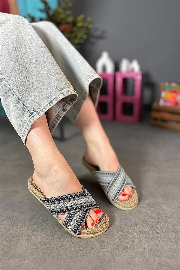 Riri Füme Çapraz Taş Detaylı Hasır Kadın Terlik