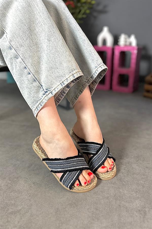 Riri Siyah Çapraz Taş Detaylı Hasır Kadın Terlik