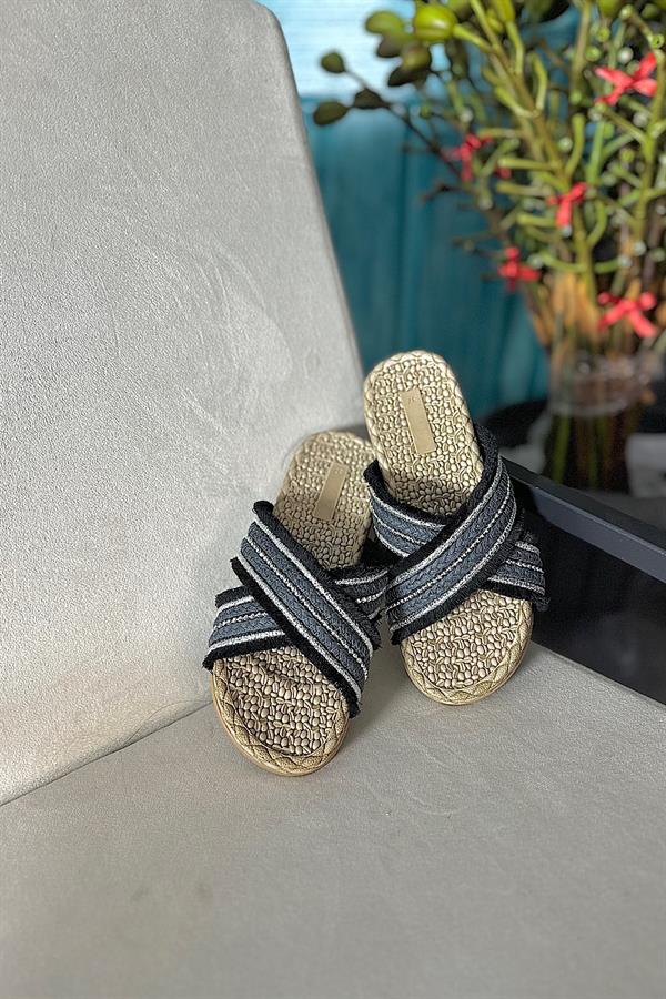 Riri Siyah Çapraz Taş Detaylı Hasır Kadın Terlik