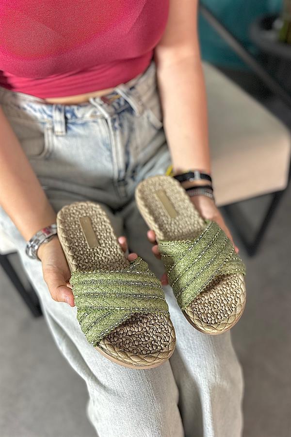 Riri Yeşil Çapraz Taş Detaylı Hasır Kadın Terlik