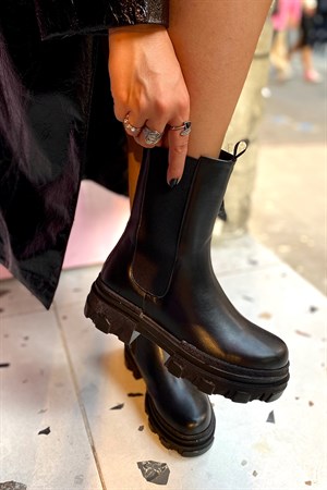 Romalda Siyah Cilt Lastikli Kadın Bot