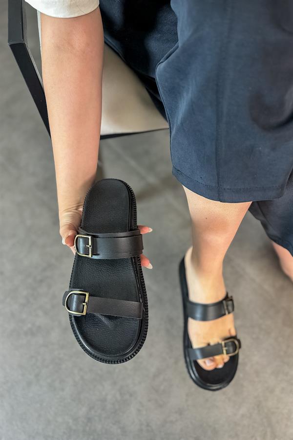 Ryan Siyah Cilt İki Toka Detaylı Kadın Terlik