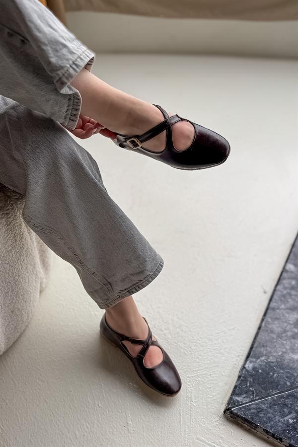 Sarre Acı Kahve Çapraz Biye Detaylı Kadın Babet