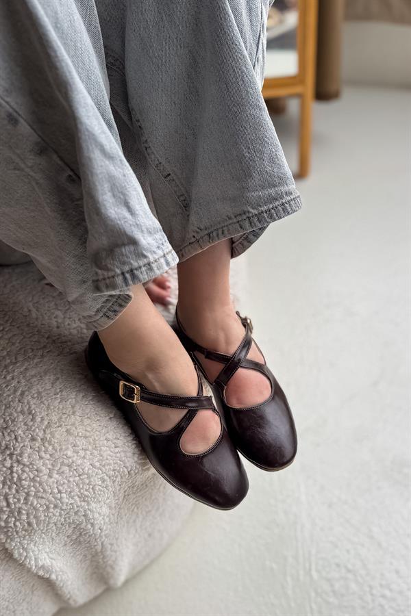 Sarre Acı Kahve Çapraz Biye Detaylı Kadın Babet