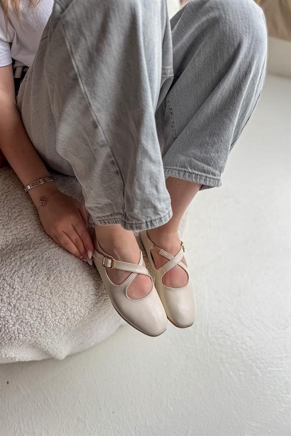 Sarre Bej Çapraz Biye Detaylı Kadın Babet