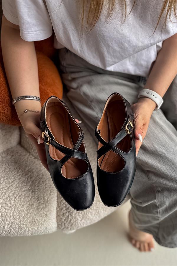 Sarre Siyah Çapraz Biye Detaylı Kadın Babet