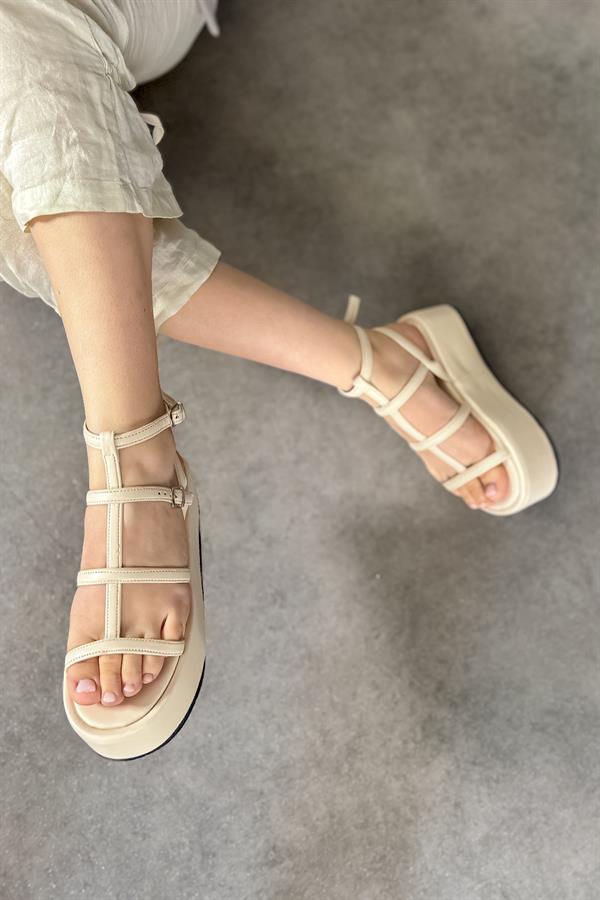Send Bej Çok Bantlı Kadın Sandalet