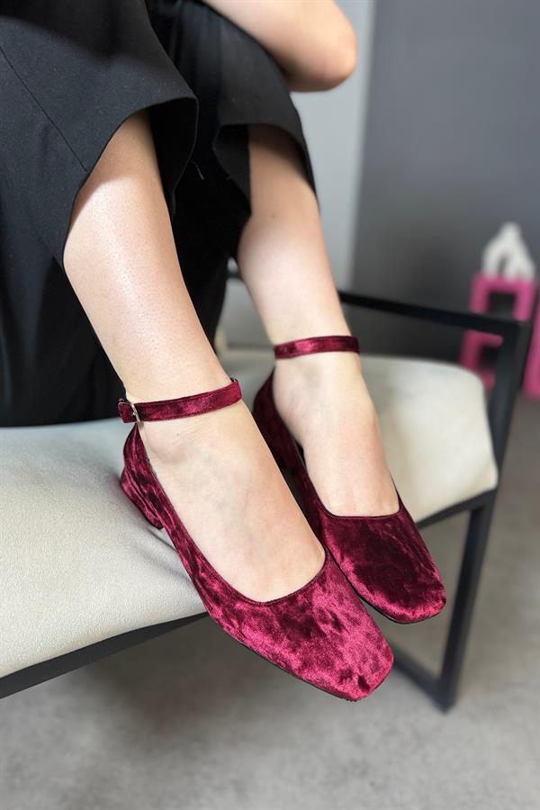 Seyn Bordo Kadife Kumaş Halhal Aksesuarlı Kadın Babet