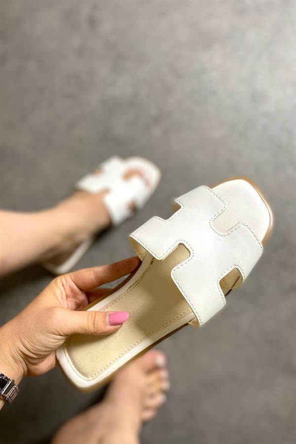 Silly Beyaz Düz Taban Kadın Terlik