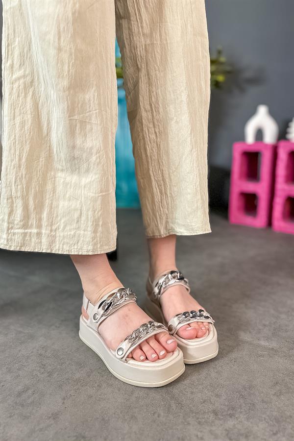 Slay Bej Tak Çıkar Değişim Gümüş Tokalı Kadın Sandalet