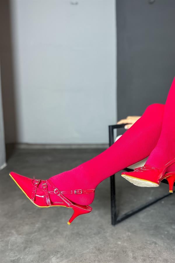 Space Kırmızı Rugan Üç Toka Detaylı Kadın Topuklu Ayakkabı