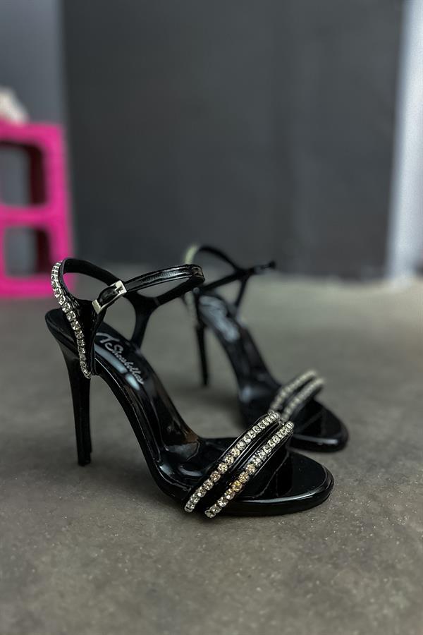 Tisy Siyah Üç Bant Taş Detaylı Kadın Topuklu Ayakkabı