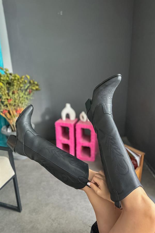 Umay Siyah Cilt Nakış Detaylı Kadın Çizme