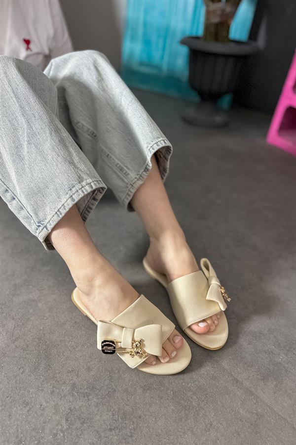 Valen Bej Ayıcık Fiyonk Detaylı Kadın Terlik