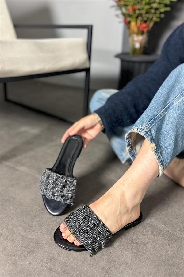 Veriy Siyah Püskül Taş Detaylı Kadın Terlik