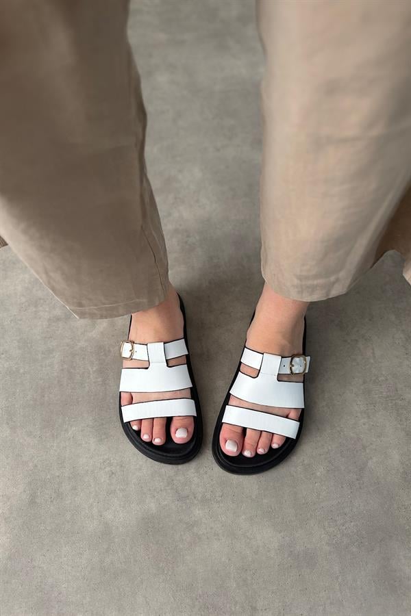 Zena Beyaz Kafes Detaylı Kadın Sandalet