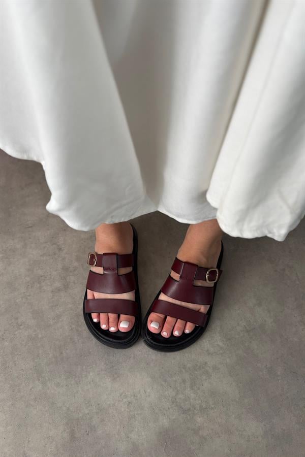 Zena Bordo Kafes Detaylı Kadın Sandalet