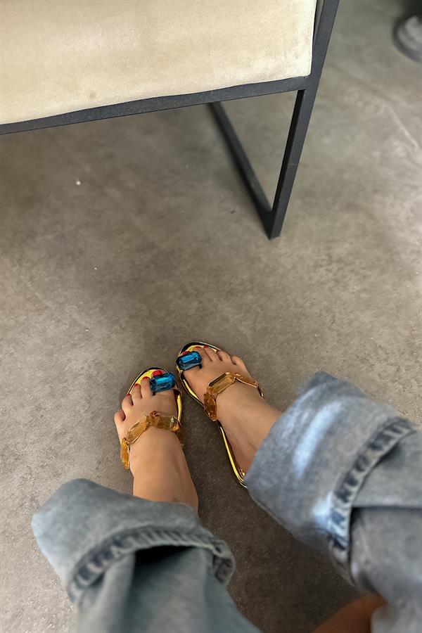 Zeyna Gold Tek Mavi Taş Detaylı Kadın Terlik