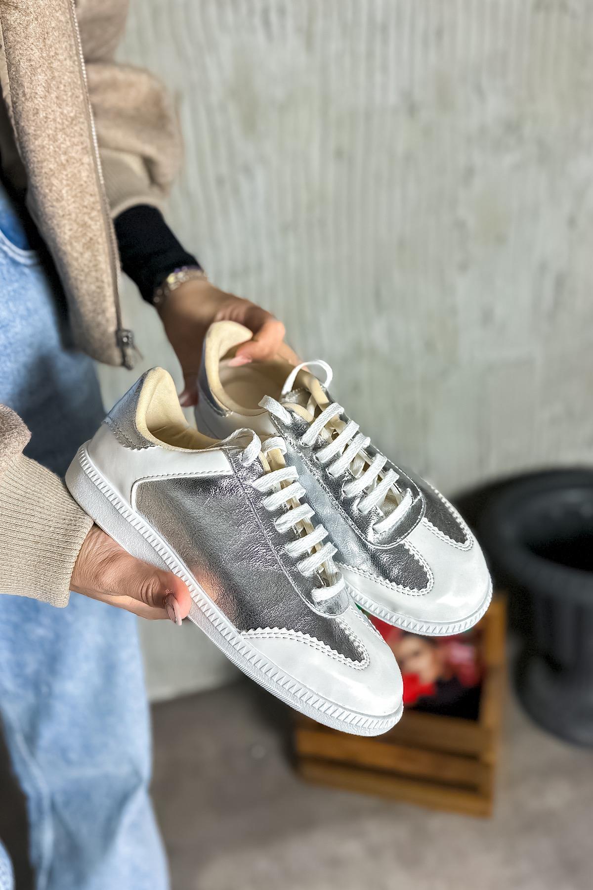 Araz Gümüş Cilt Süet Detaylı Kadın Sneakers