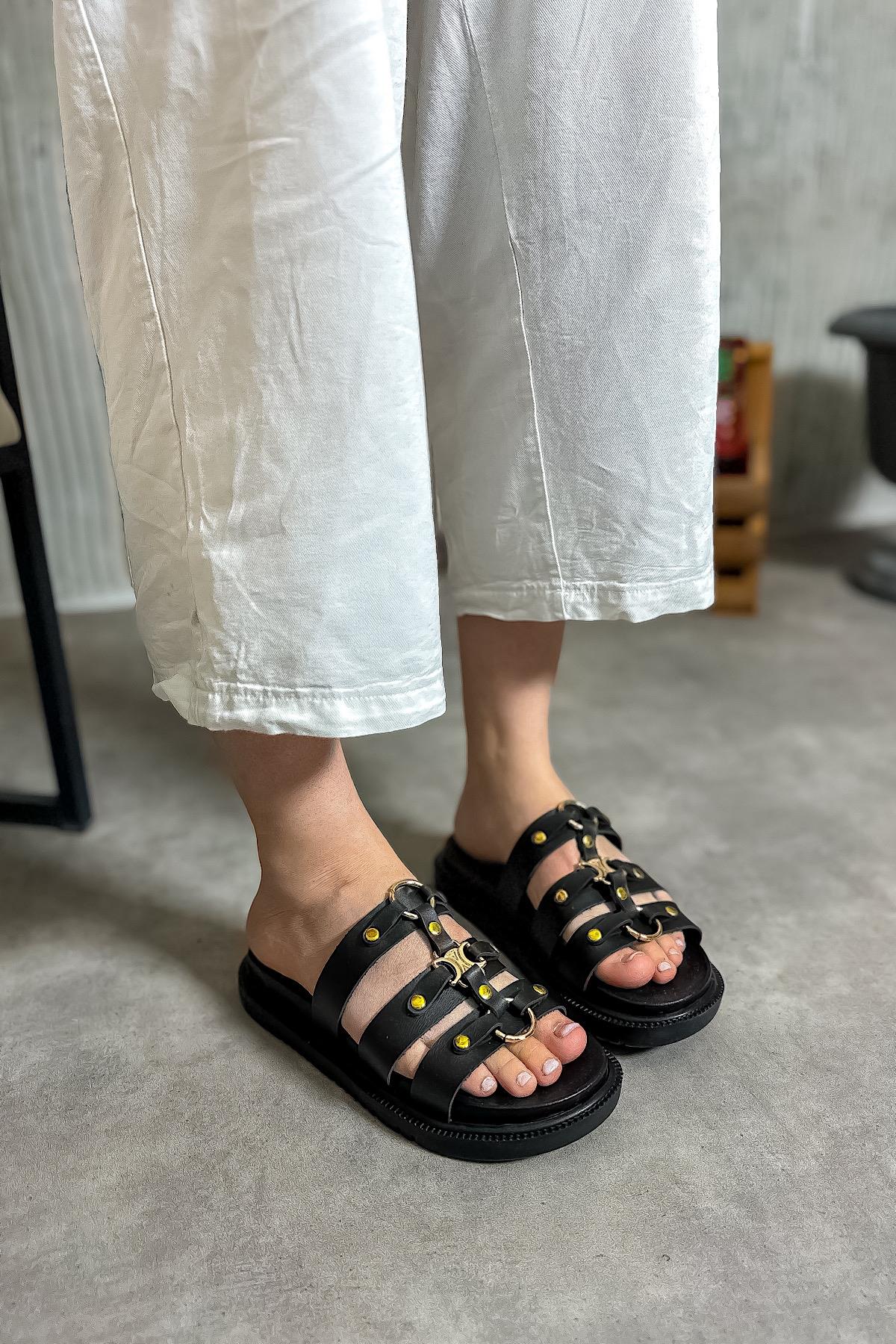 Asai Siyah Üç Bantlı Tokalı Kadın Terlik