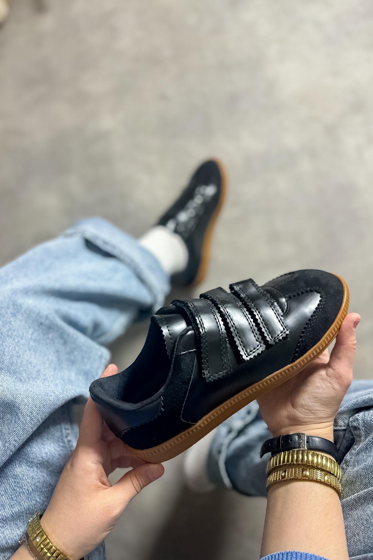 Cırry Siyah Cilt Süet Detaylı Cırtlı Kadın Sneakers