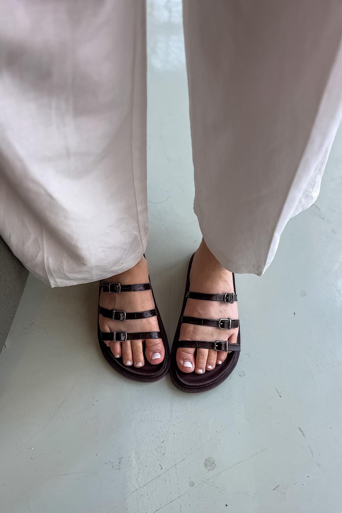 Delma Acı Kahve Üç Biyeli Kadın Topuklu Terlik