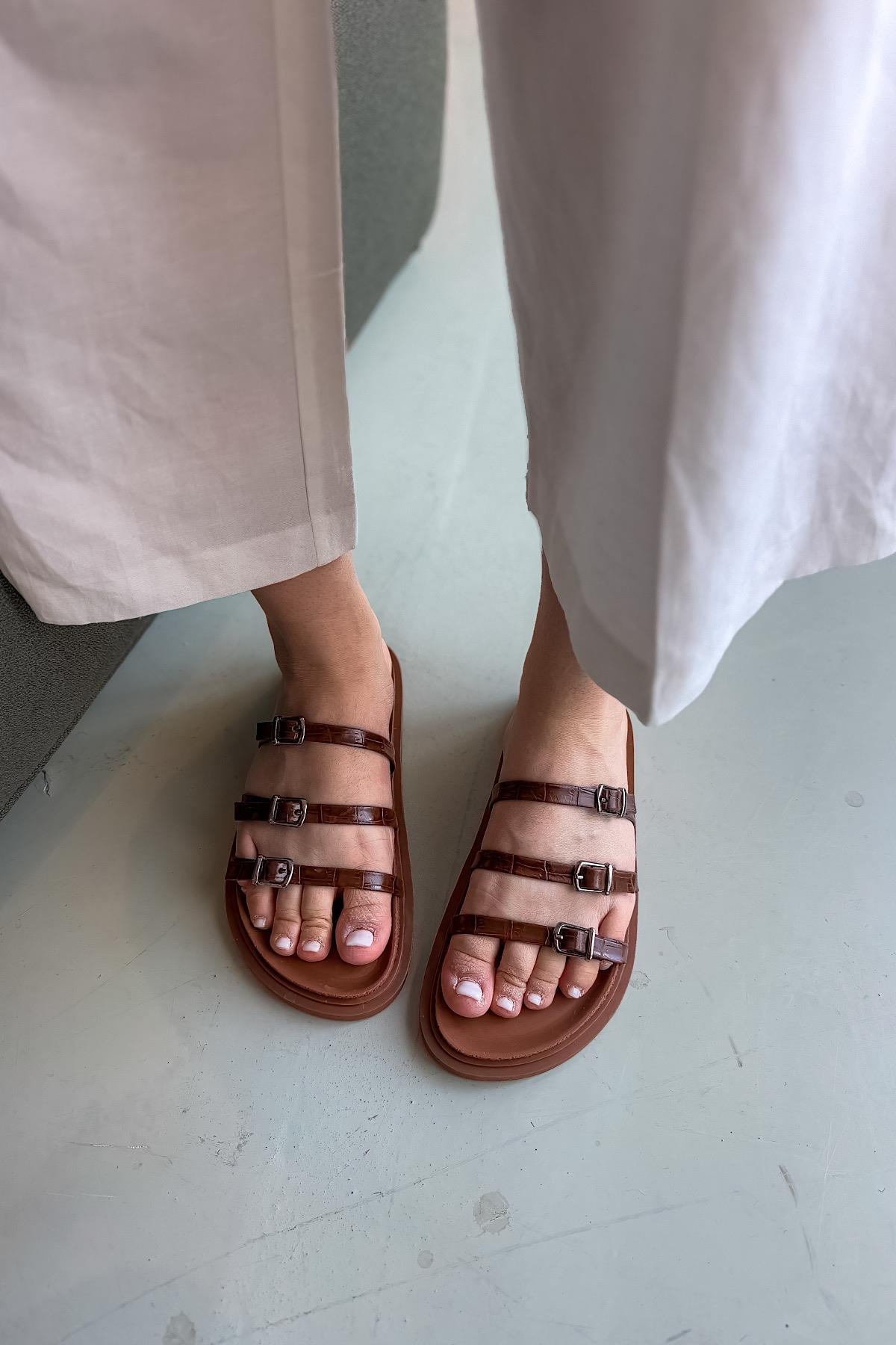 Delma Taba Üç Biyeli Kadın Topuklu Terlik