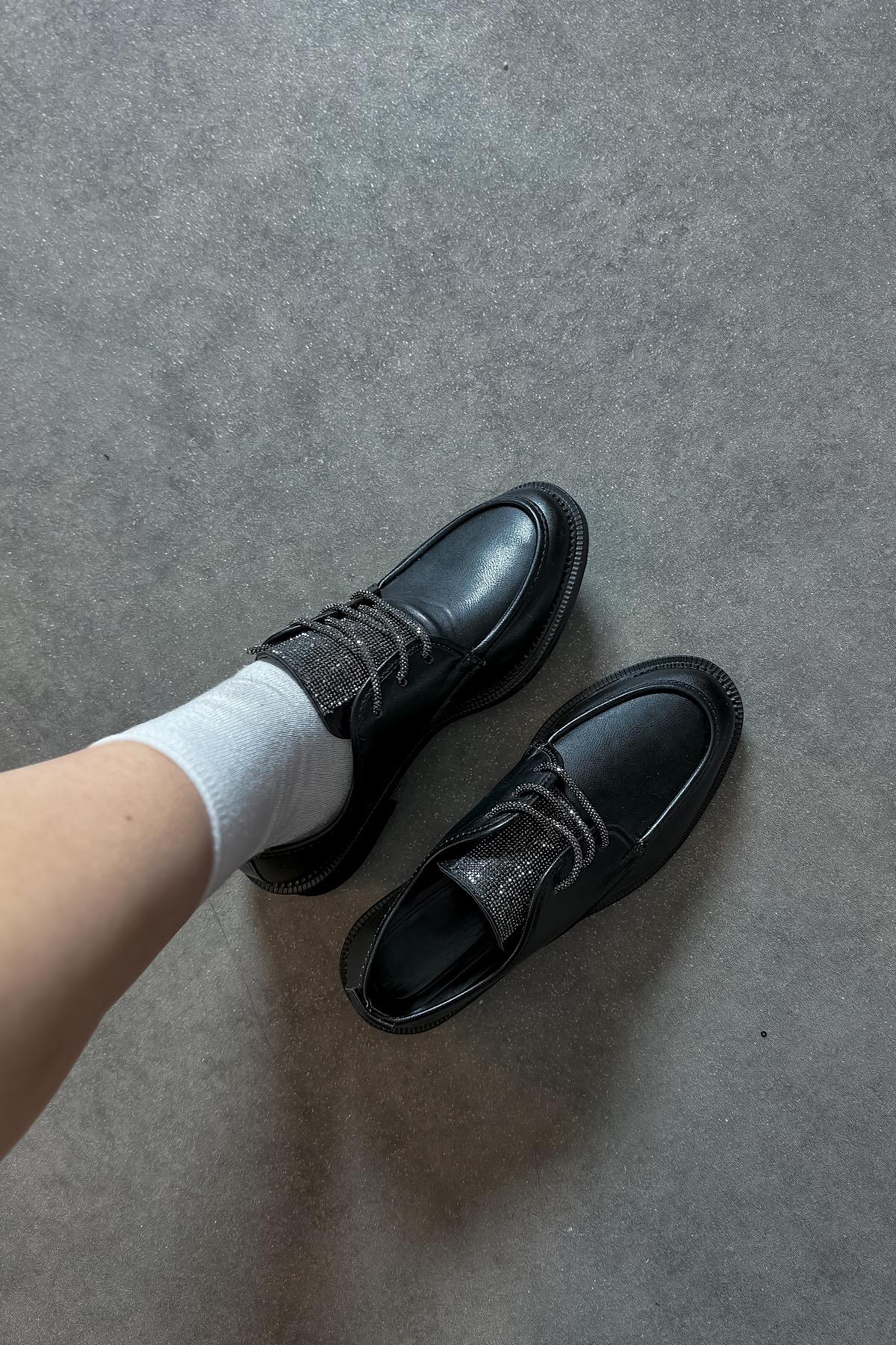 Galina Sıyah Cılt Taş Detaylı Kadın Loafer Ayakkabı