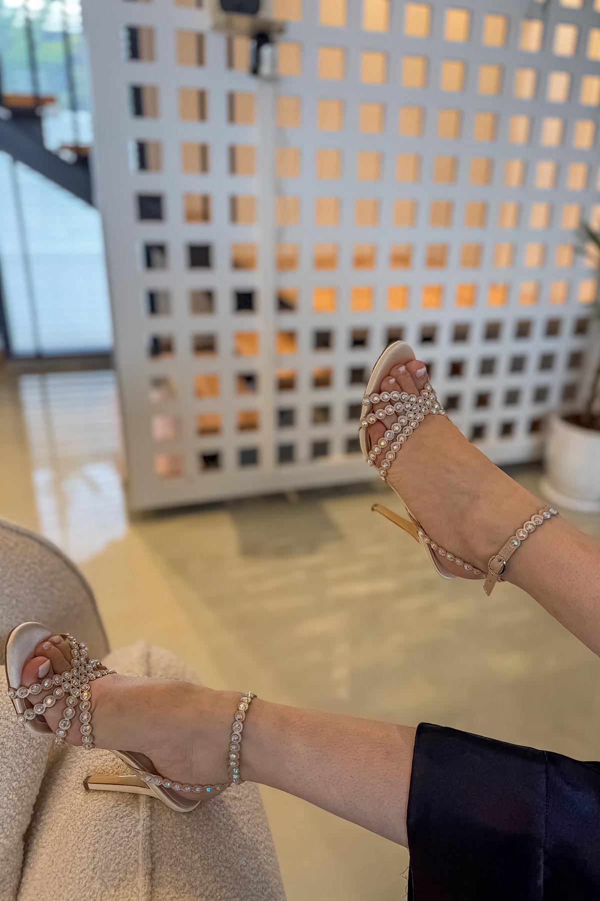 Meka Bej Biyeli Taş Detaylı Kadın Topuklu Ayakkabı