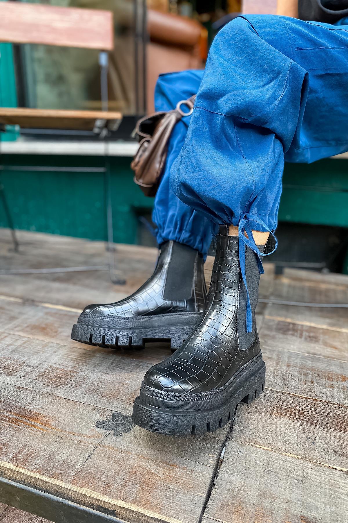 Navy Siyah Kroko Lastik Kadın Postal